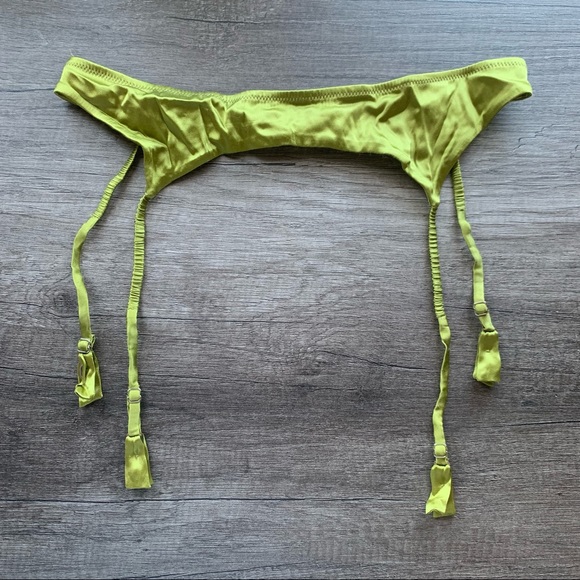 Victoria’s Secret Dream Angels Satin Garter Belt - Picture 1 of 8
